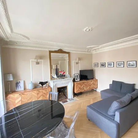 50sqm Near Champs Elysees Area Parijs