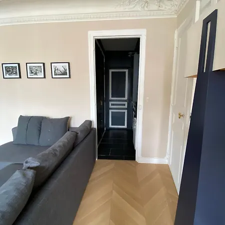 50sqm Near Champs Elysees Area Parijs